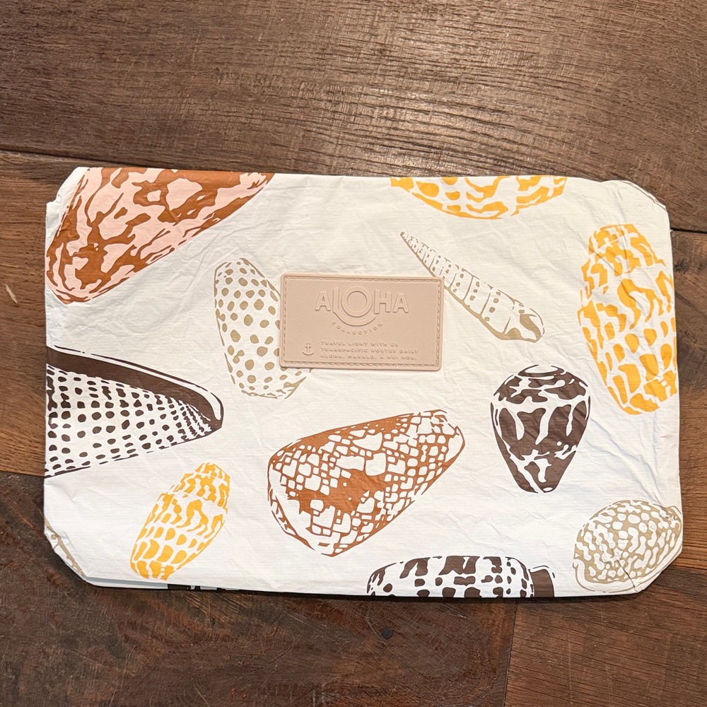 ALOHAS Shell Pattern Pouch